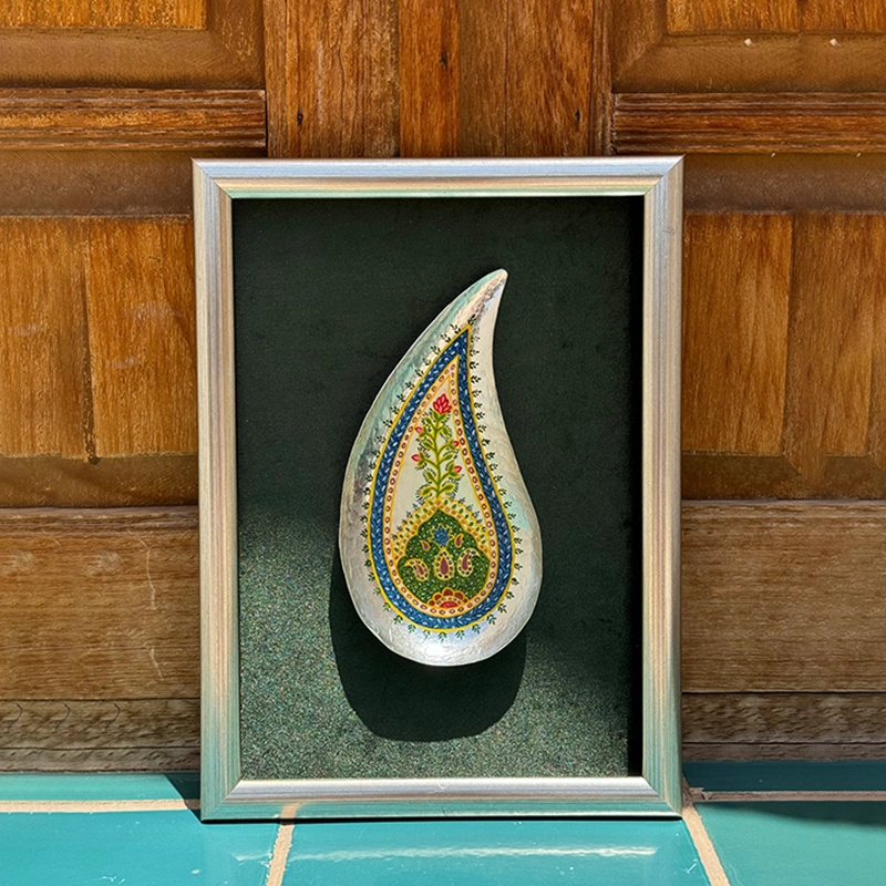 تابلو برنجی میناکاری طرح بته جقه