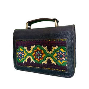 کیف چرمی دست‌ ساز پته‌ دوزی مشکی طرح گل