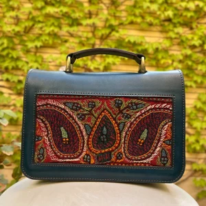 کیف چرمی دست ساز پته دوزی قرمز و آبی