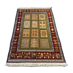 گلیم دستباف خشتی با طرح هندسی