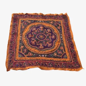 رومیزی پته‌ دوزی دست‌ ساز طرح عماد گل آتشین