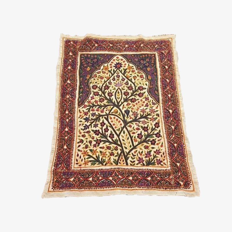 رومیزی پته دوزی دست ساز طرح شکوفه‌های روشن بهار