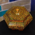 جعبه شش ضلعی دست ساز استخوان شتر با نقاشی تذهیب مینیاتور