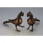 مجسمه دست‌ ساز پرنده فلزی نقره‌ کوب با نقوش سنتی