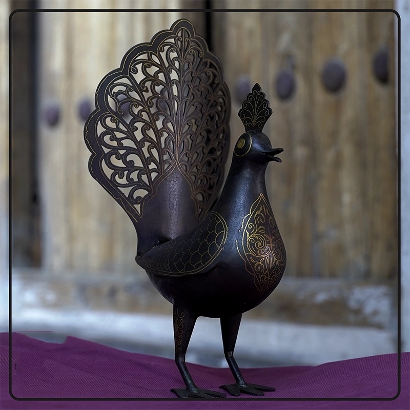 02-silver-damascene-peacock-with-filigree-tail مجسمه دست ساز طاووس فولادی نقره کوب دم مشبک