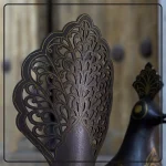 مجسمه دست ساز طاووس فولادی نقره کوب دم مشبک