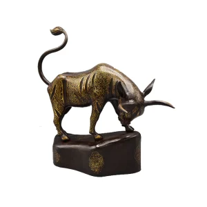 مجسمه دست ساز گاو فولادی نقره کوب