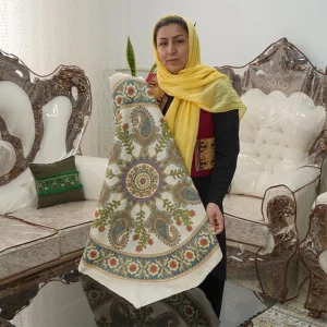 رومیزی پته دوزی دست ساز طرح بازوبندی سفید