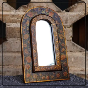 آینه دست ساز بیضی چوب گردو با نقاشی مینیاتور گل و مرغ