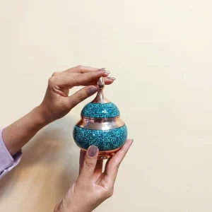 قندان فیروزه‌ کوبی مسی طرح گنبد فیروزه