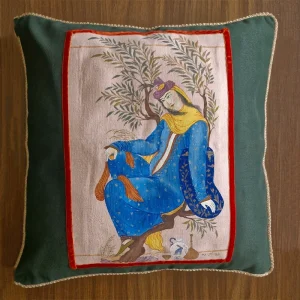 کوسن سنتی دست‌ دوز طرح خاتون