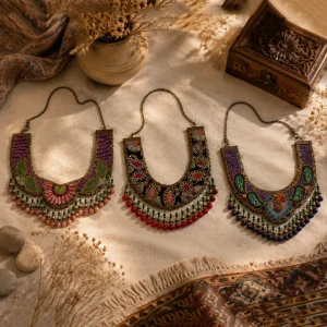 طوق پته‌ دوزی دست‌ دوز طرح دلبر