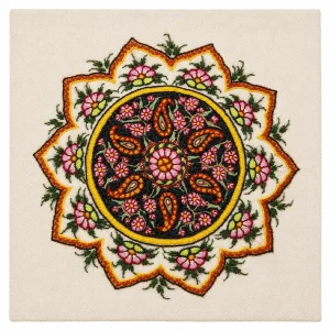 رومیزی پته‌ دوزی با نقوش باغ گل