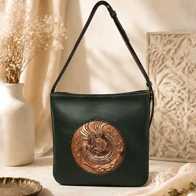 کیف چرم دست‌ دوز قلمزنی مسی طرح سیمرغ