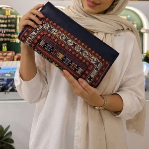 کیف چرمی دست دوز طرح نقش آقتاب شرقی