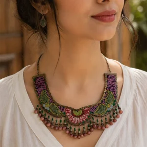 طوق پته‌ دوزی دست‌ دوز طرح دلبر