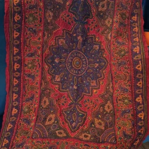 رومیزی سوزن‌ دوزی طرح محرابی قدیمی