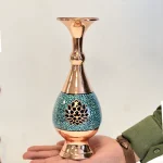 گلدان فیروزه‌ کوبی مسی طرح شکوفه آبی