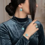 ست زیورآلات فیروزه‌ کوبی 5 تکه آبکاری نقره طرح گل پر
