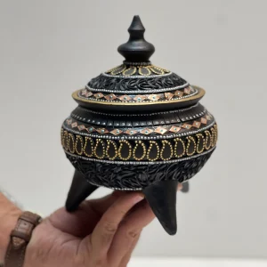 شکلات خوری معرق چرم پایه‌دار طرح نگین دانا